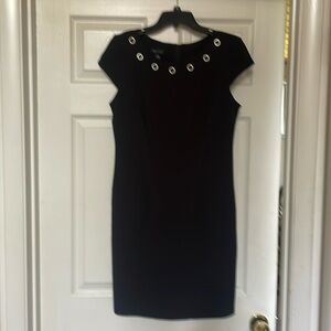 AB Studio black dress size Medium. Two pockets and zip up back. A beautiful fit.